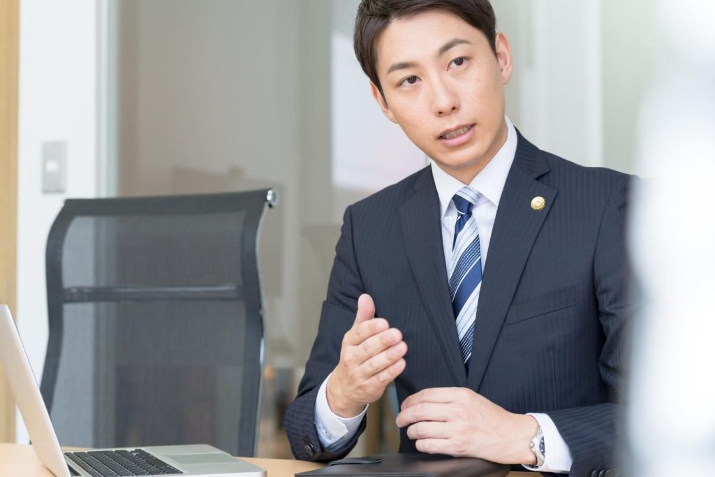 弁護士に相談する様子