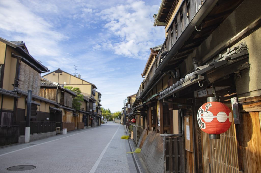 京町家が並ぶ京都・祇園の花見小路