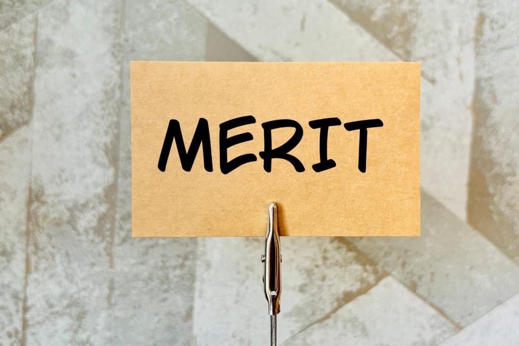 「MERIT」と書かれたカード
