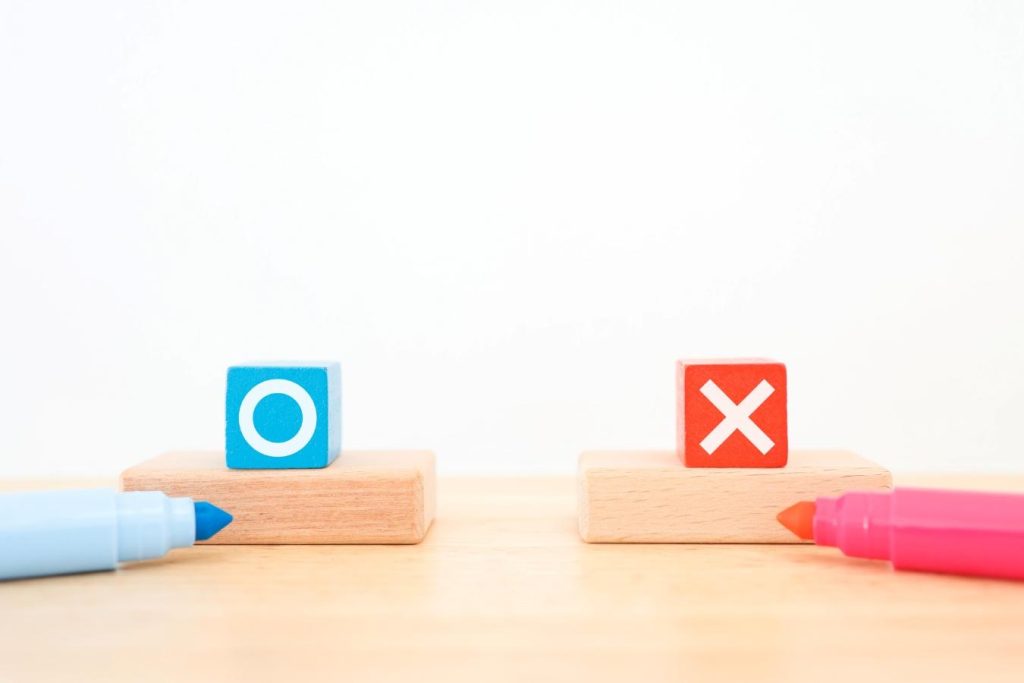 青い「○」のブロックと赤い「×」のブロック